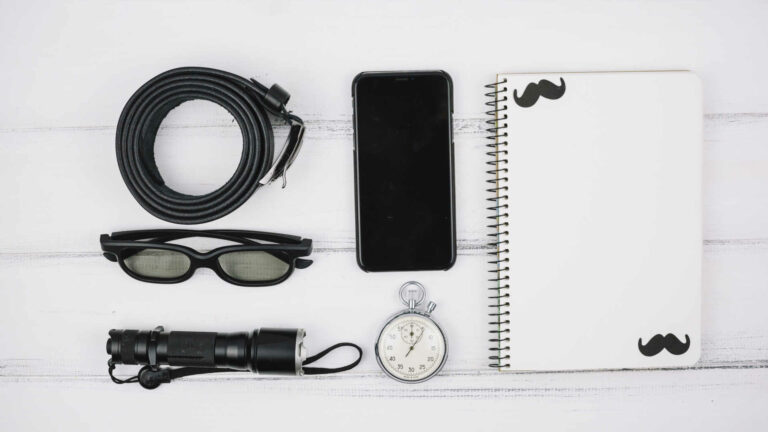 set-smartphone-near-notebook-male-accessories