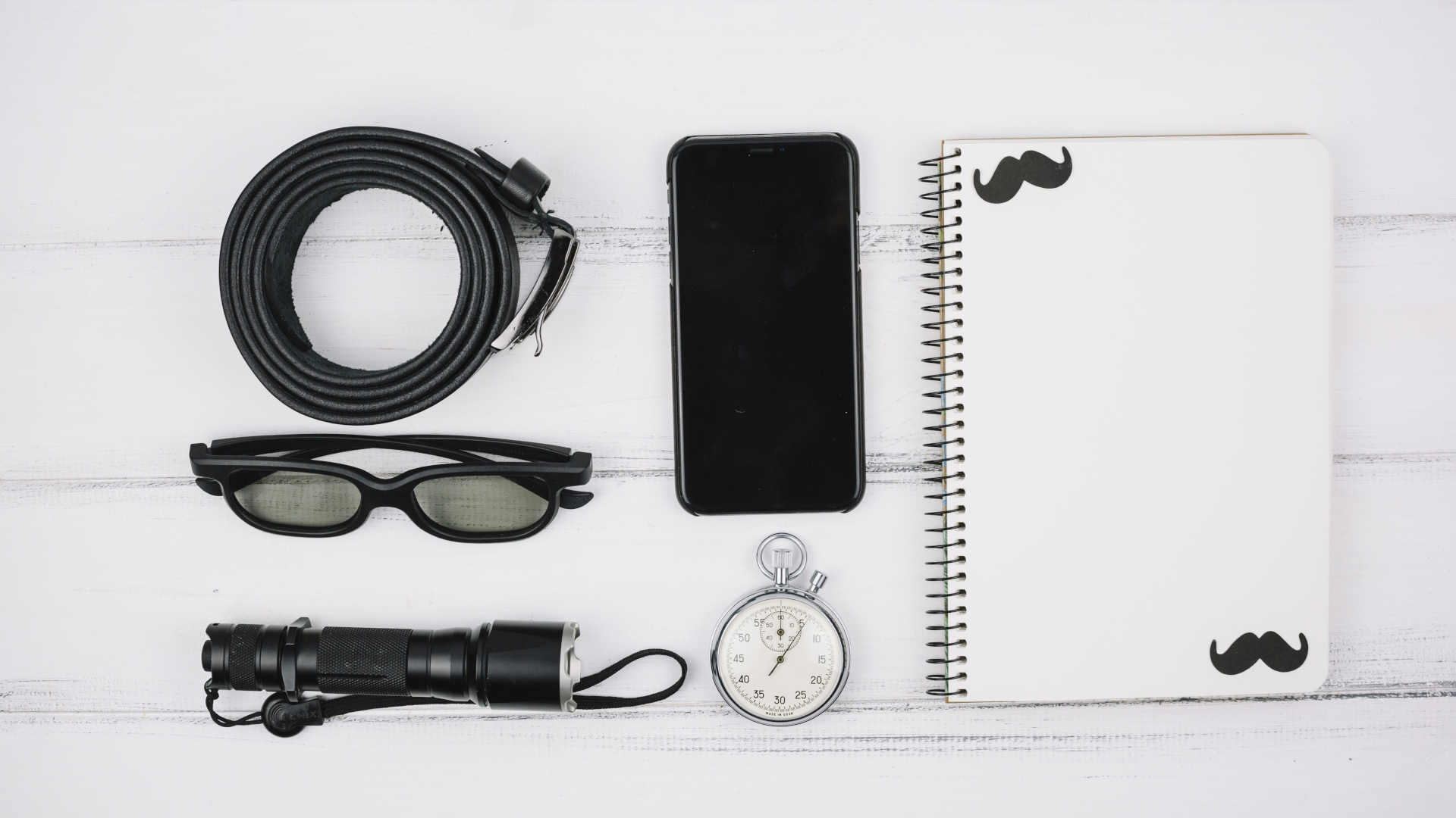 set-smartphone-near-notebook-male-accessories